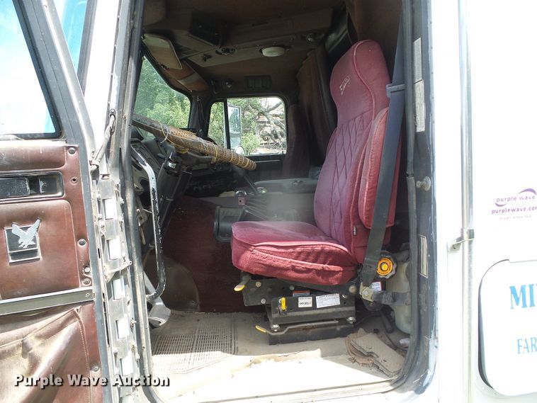 image for item DG0026 1990 International 9700  semi truck