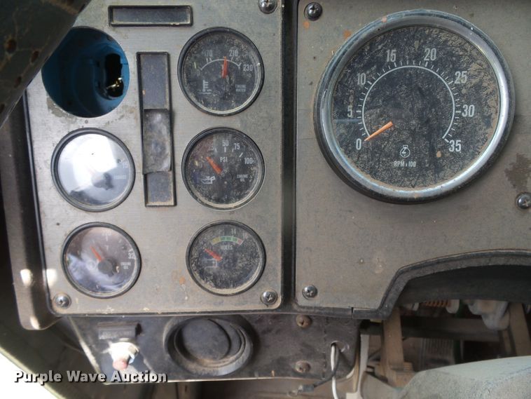 image for item DG0026 1990 International 9700  semi truck