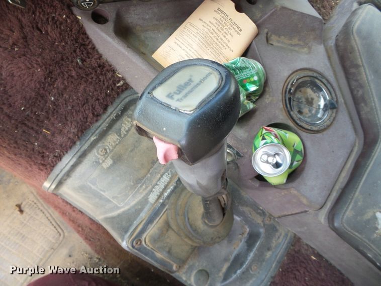 image for item DG0026 1990 International 9700  semi truck