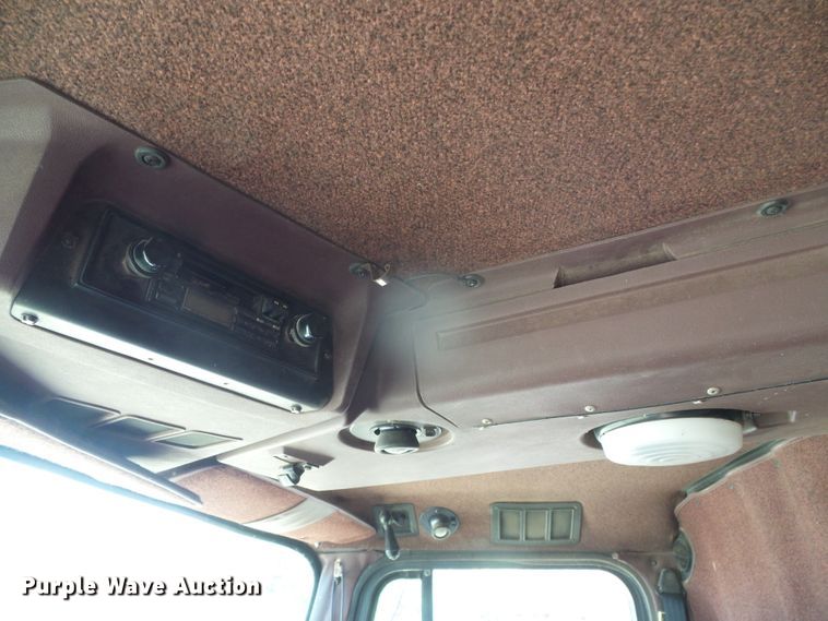 image for item DG0026 1990 International 9700  semi truck