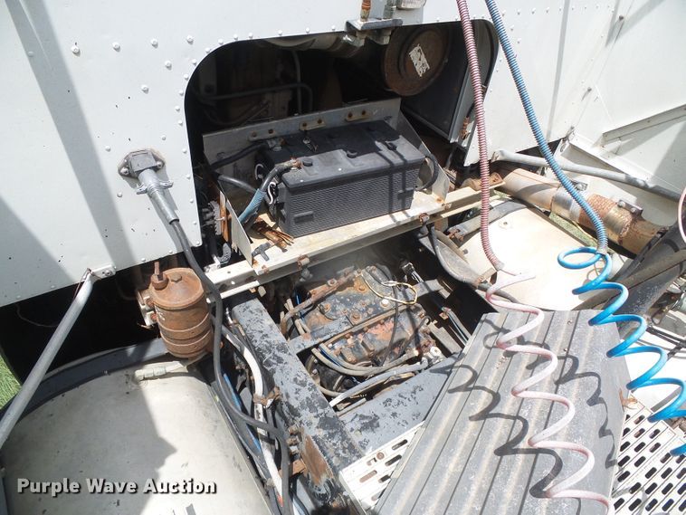 image for item DG0026 1990 International 9700  semi truck