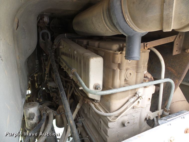 image for item DG0026 1990 International 9700  semi truck