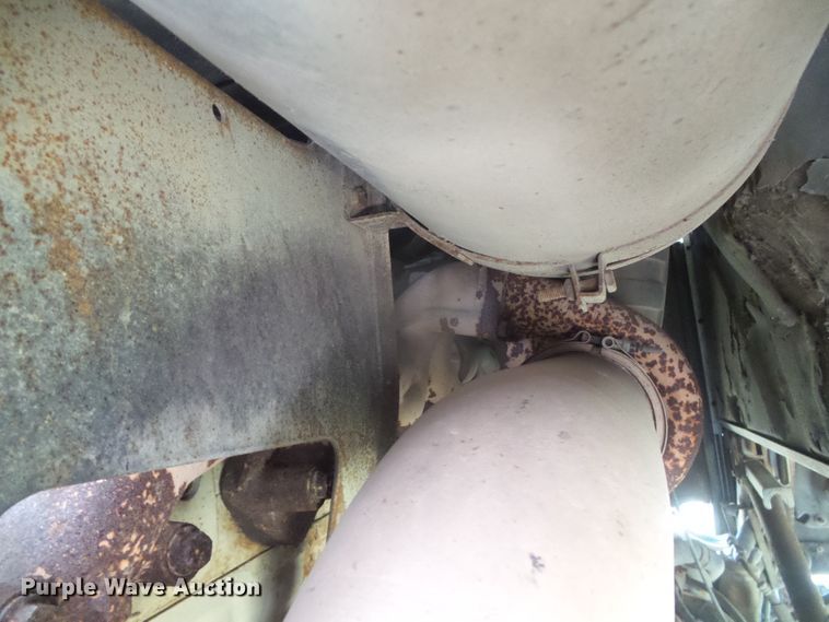 image for item DG0026 1990 International 9700  semi truck