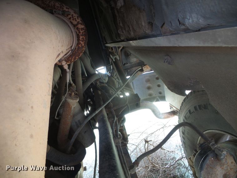 image for item DG0026 1990 International 9700  semi truck