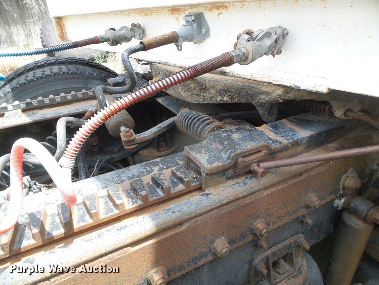 image for item DG0026 1990 International 9700  semi truck