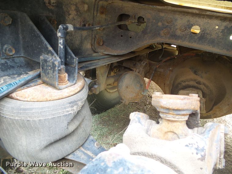 image for item DG0026 1990 International 9700  semi truck