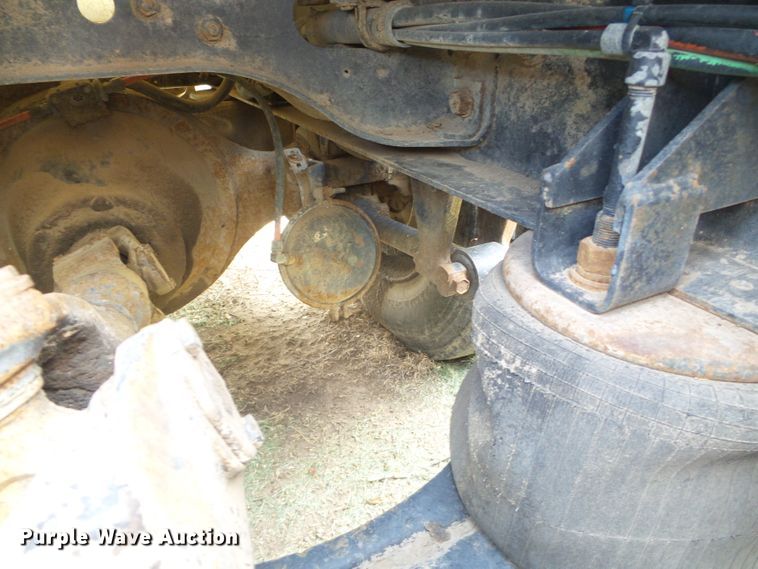 image for item DG0026 1990 International 9700  semi truck