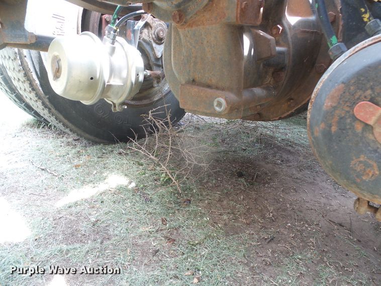 image for item DG0026 1990 International 9700  semi truck