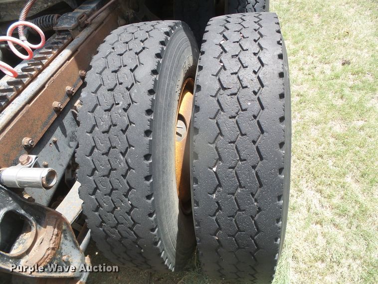 image for item DG0026 1990 International 9700  semi truck