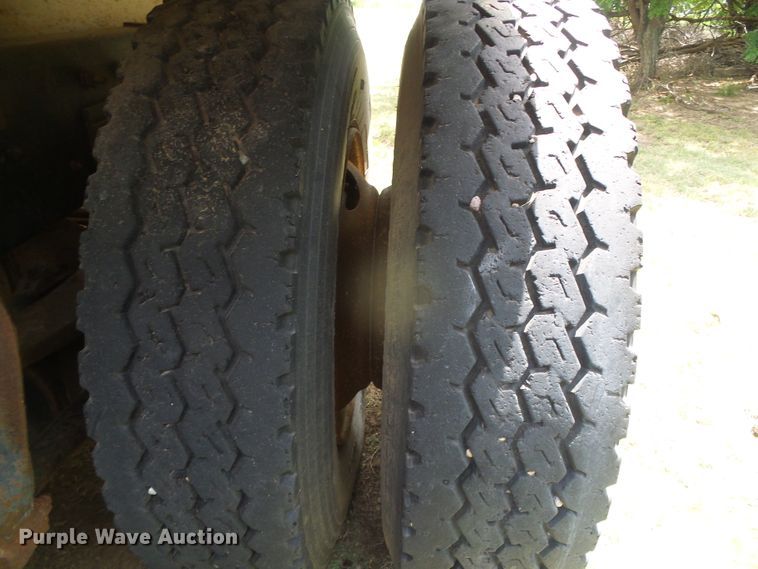 image for item DG0026 1990 International 9700  semi truck