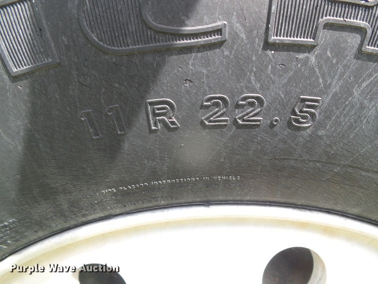 image for item DG0026 1990 International 9700  semi truck