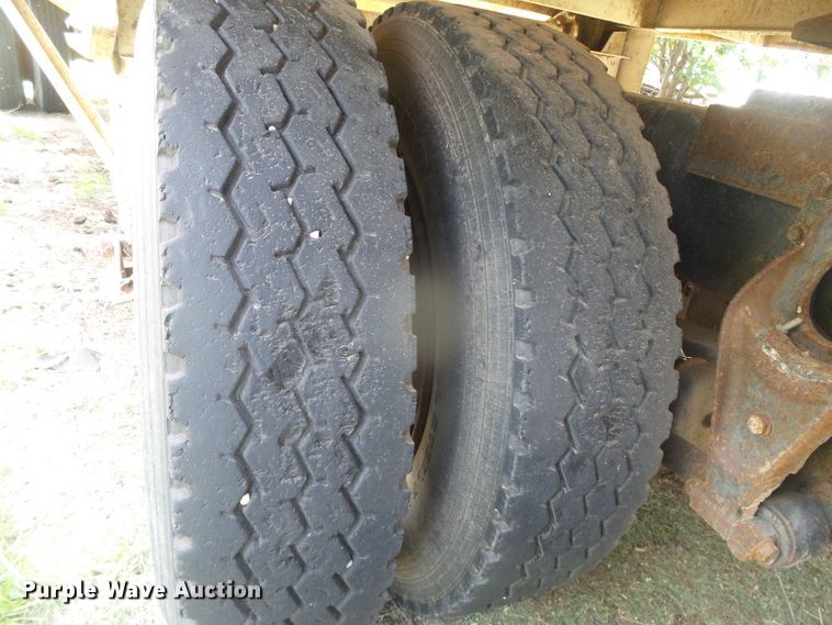 image for item DG0026 1990 International 9700  semi truck