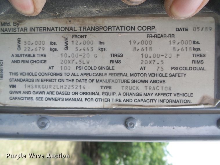 image for item DG0026 1990 International 9700  semi truck