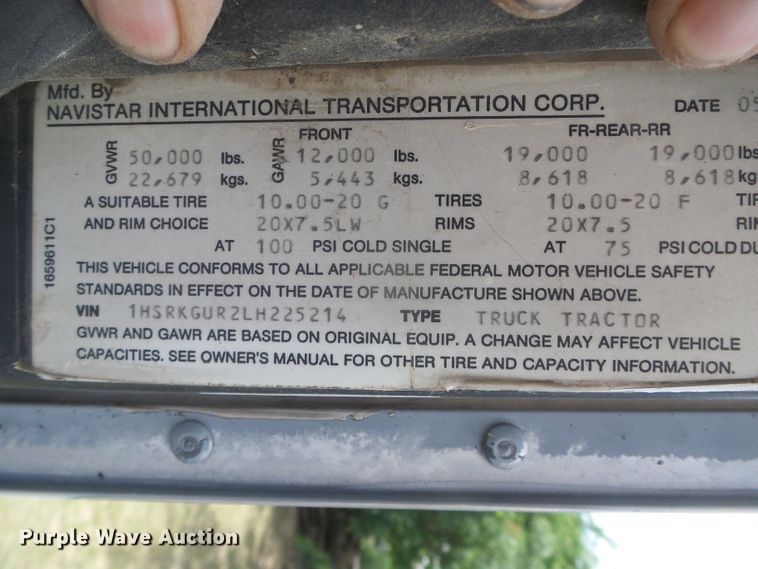 image for item DG0026 1990 International 9700  semi truck