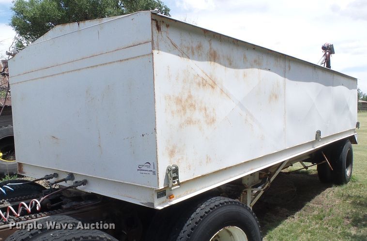 image for item DG0027 1979 Hobbs single hopper bottom grain trailer