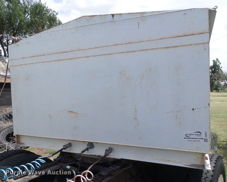 image for item DG0027 1979 Hobbs single hopper bottom grain trailer