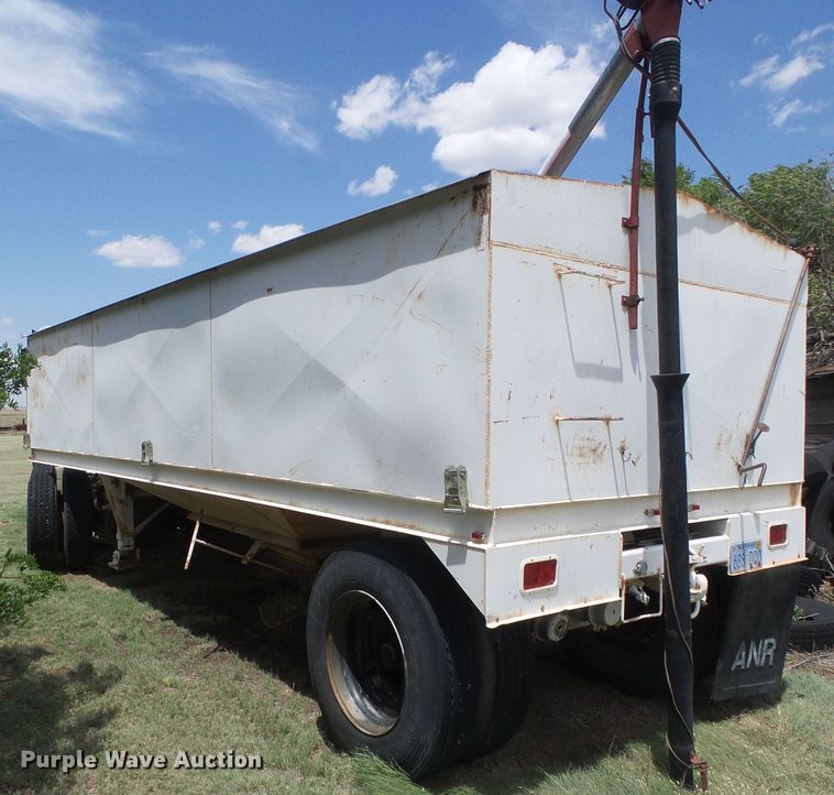 image for item DG0027 1979 Hobbs single hopper bottom grain trailer