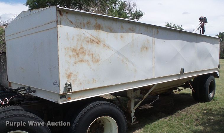 image for item DG0027 1979 Hobbs single hopper bottom grain trailer