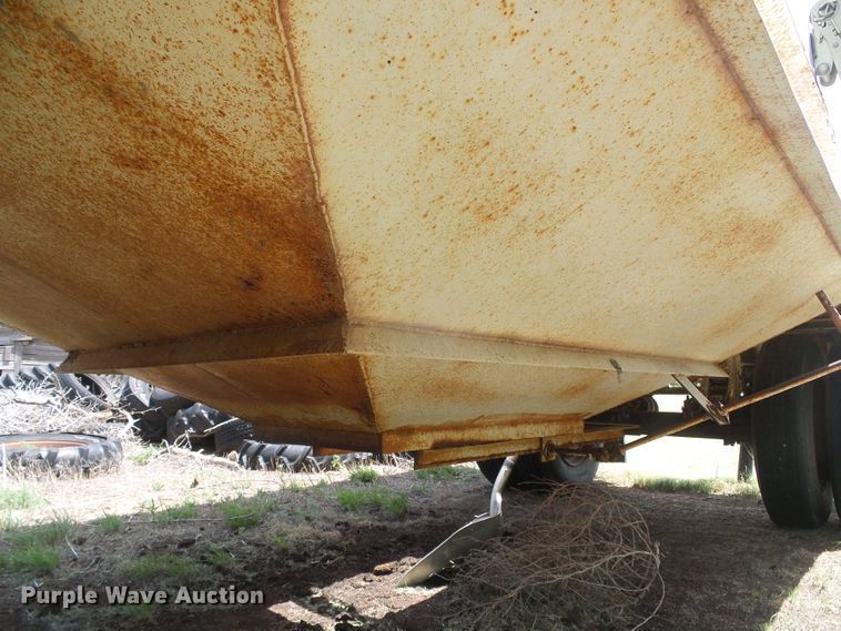image for item DG0027 1979 Hobbs single hopper bottom grain trailer