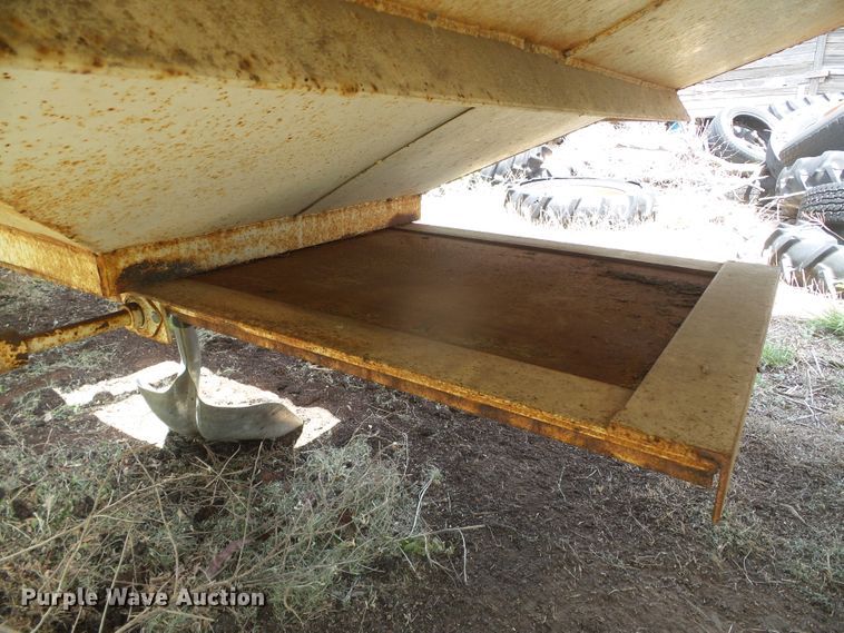 image for item DG0027 1979 Hobbs single hopper bottom grain trailer
