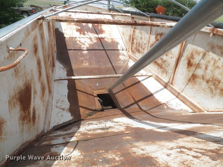 image for item DG0027 1979 Hobbs single hopper bottom grain trailer