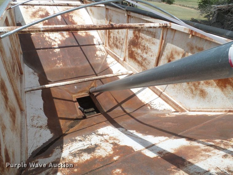 image for item DG0027 1979 Hobbs single hopper bottom grain trailer