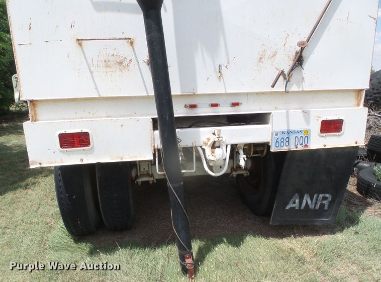 image for item DG0027 1979 Hobbs single hopper bottom grain trailer