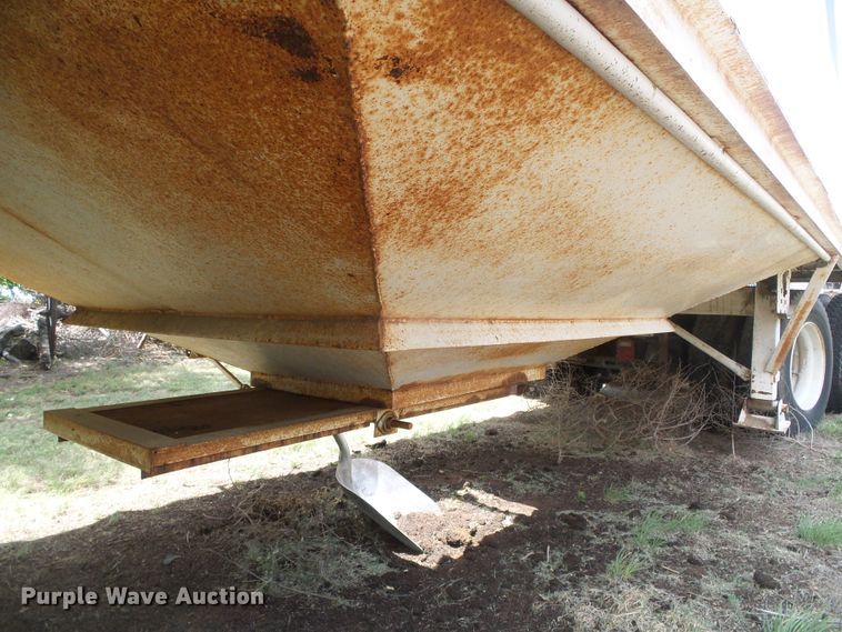 image for item DG0027 1979 Hobbs single hopper bottom grain trailer