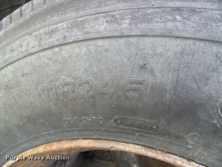 image for item DG0027 1979 Hobbs single hopper bottom grain trailer