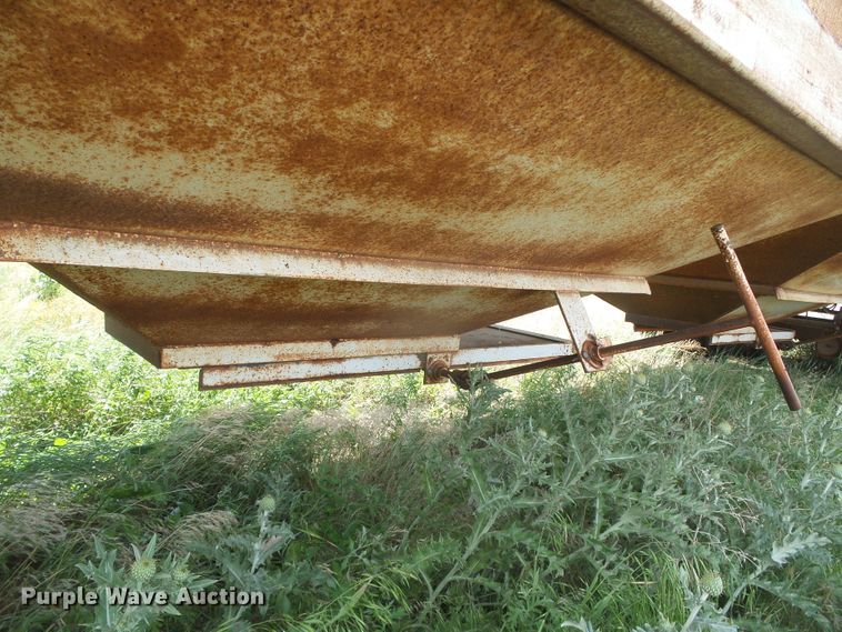 image for item DG0031 1995 John White double hopper bottom grain trailer