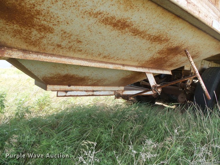 image for item DG0031 1995 John White double hopper bottom grain trailer