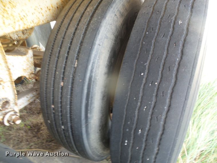 image for item DG0031 1995 John White double hopper bottom grain trailer