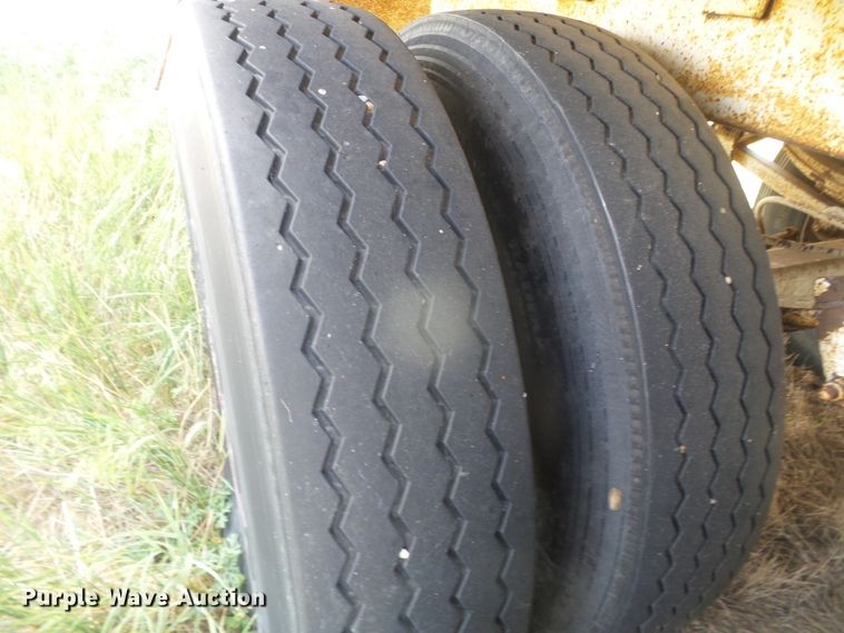 image for item DG0031 1995 John White double hopper bottom grain trailer