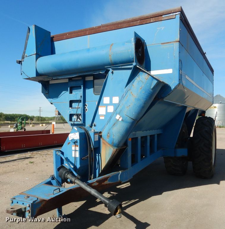 image for item DG5981 Kinze 840AW grain cart