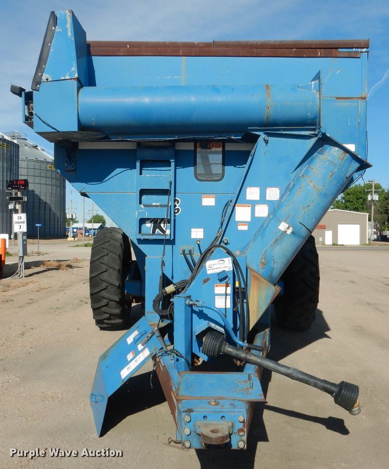 image for item DG5981 Kinze 840AW grain cart