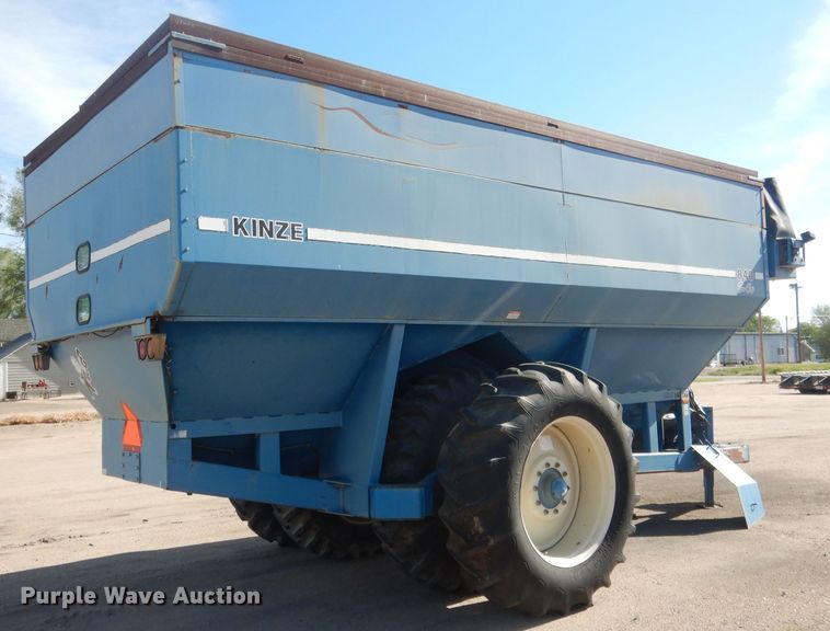 image for item DG5981 Kinze 840AW grain cart