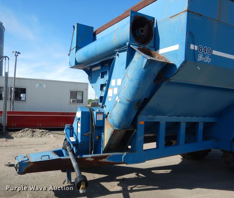 image for item DG5981 Kinze 840AW grain cart
