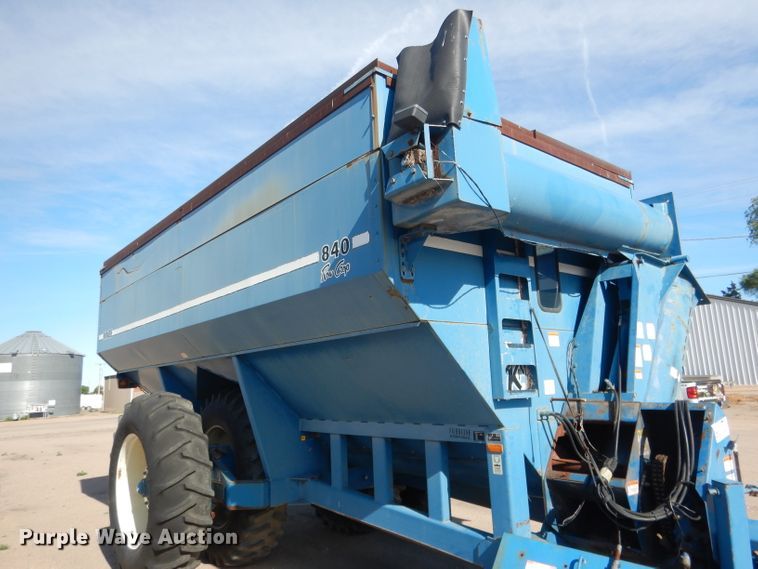 image for item DG5981 Kinze 840AW grain cart