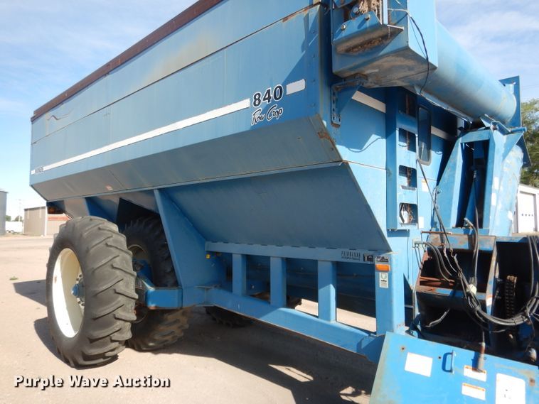 image for item DG5981 Kinze 840AW grain cart