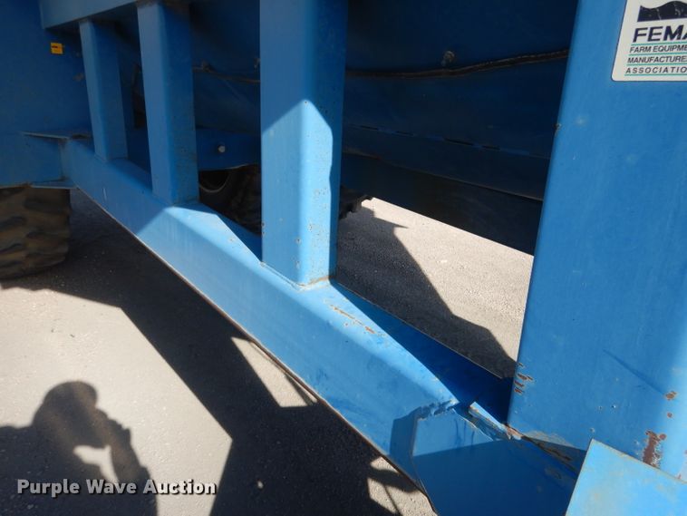 image for item DG5981 Kinze 840AW grain cart