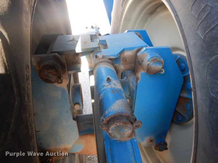 image for item DG5981 Kinze 840AW grain cart