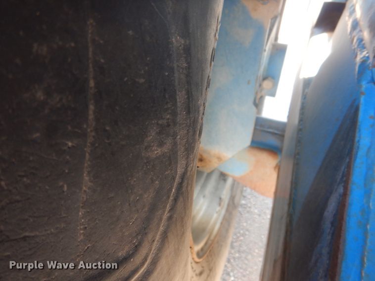 image for item DG5981 Kinze 840AW grain cart