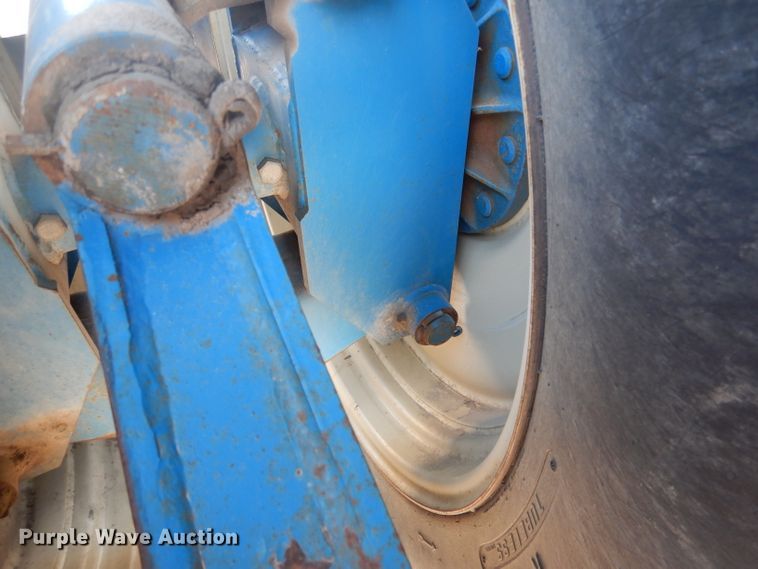 image for item DG5981 Kinze 840AW grain cart