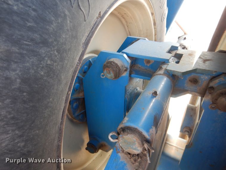 image for item DG5981 Kinze 840AW grain cart