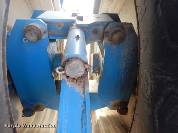 image for item DG5981 Kinze 840AW grain cart