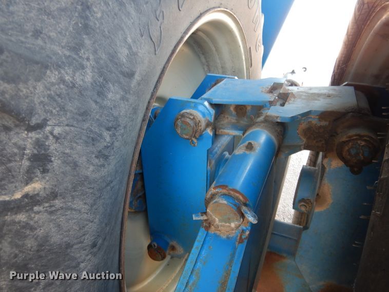 image for item DG5981 Kinze 840AW grain cart