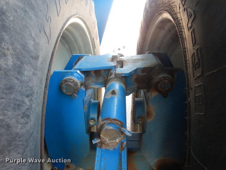 image for item DG5981 Kinze 840AW grain cart