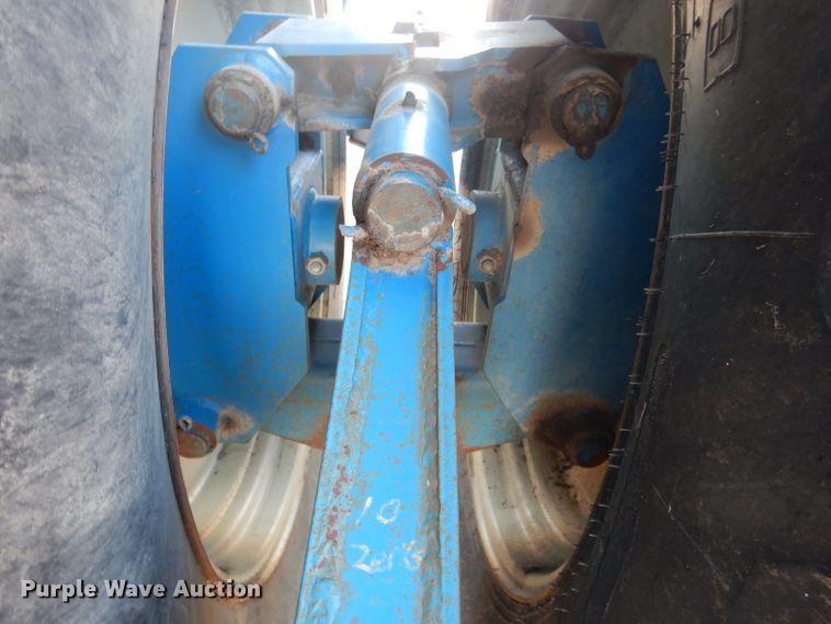 image for item DG5981 Kinze 840AW grain cart