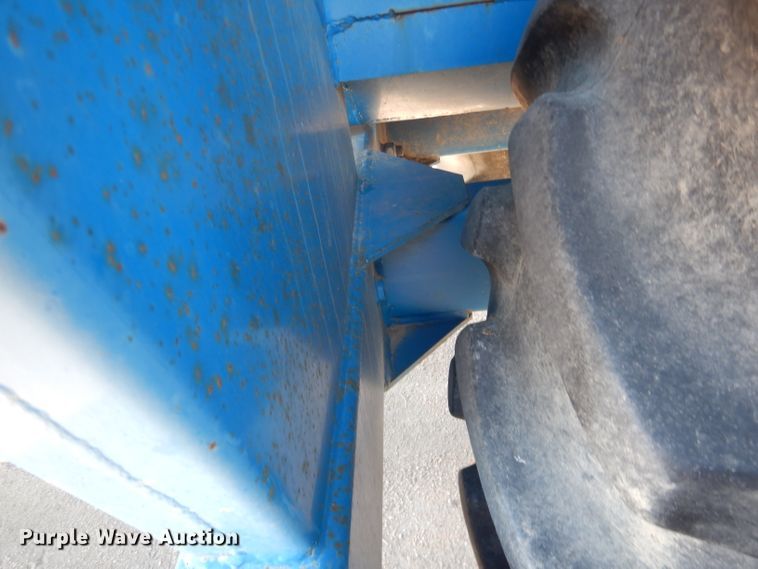 image for item DG5981 Kinze 840AW grain cart