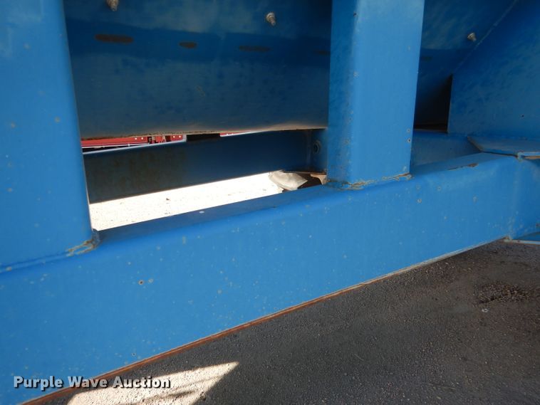 image for item DG5981 Kinze 840AW grain cart